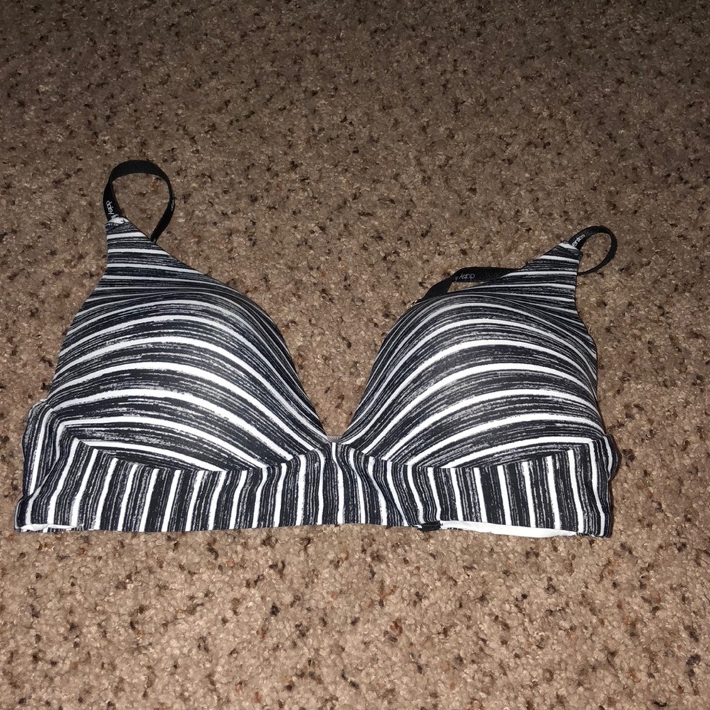 Daisy Fuentes Bra 36D